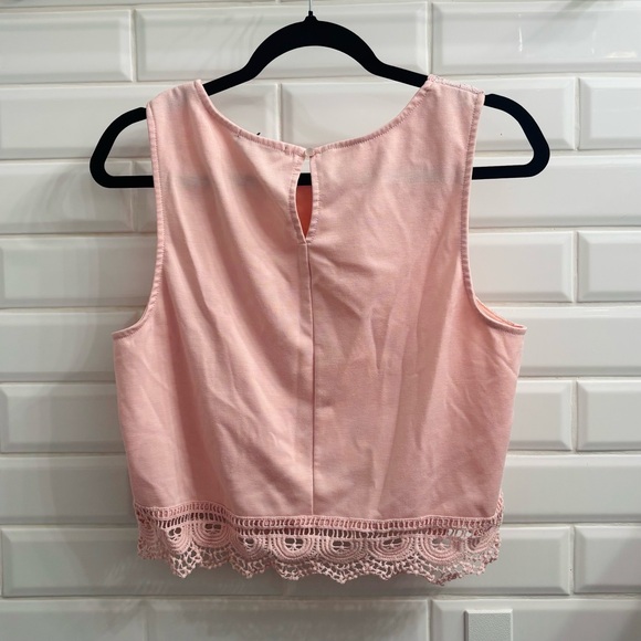 Ambiance Women’s Light Pink Cropped Lace Sleeveless Top with Scalloped Hem - Picture 3 of 5